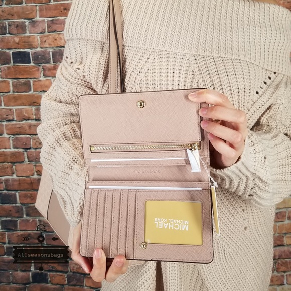 Michael Kors Medium carryall tote wallet SET Fawn - Picture 6 of 8